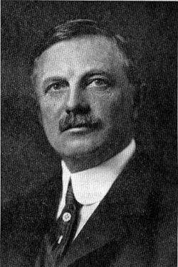 Portrait photograph of Frederick Jackson Turner